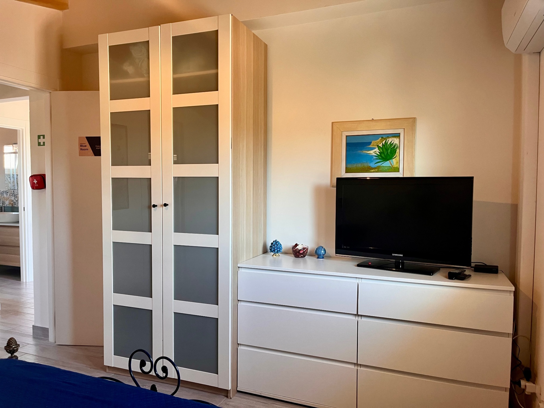 Two double bedrooms with Mediterranean view at The Blue Window holiday home in Augusta, Sicily