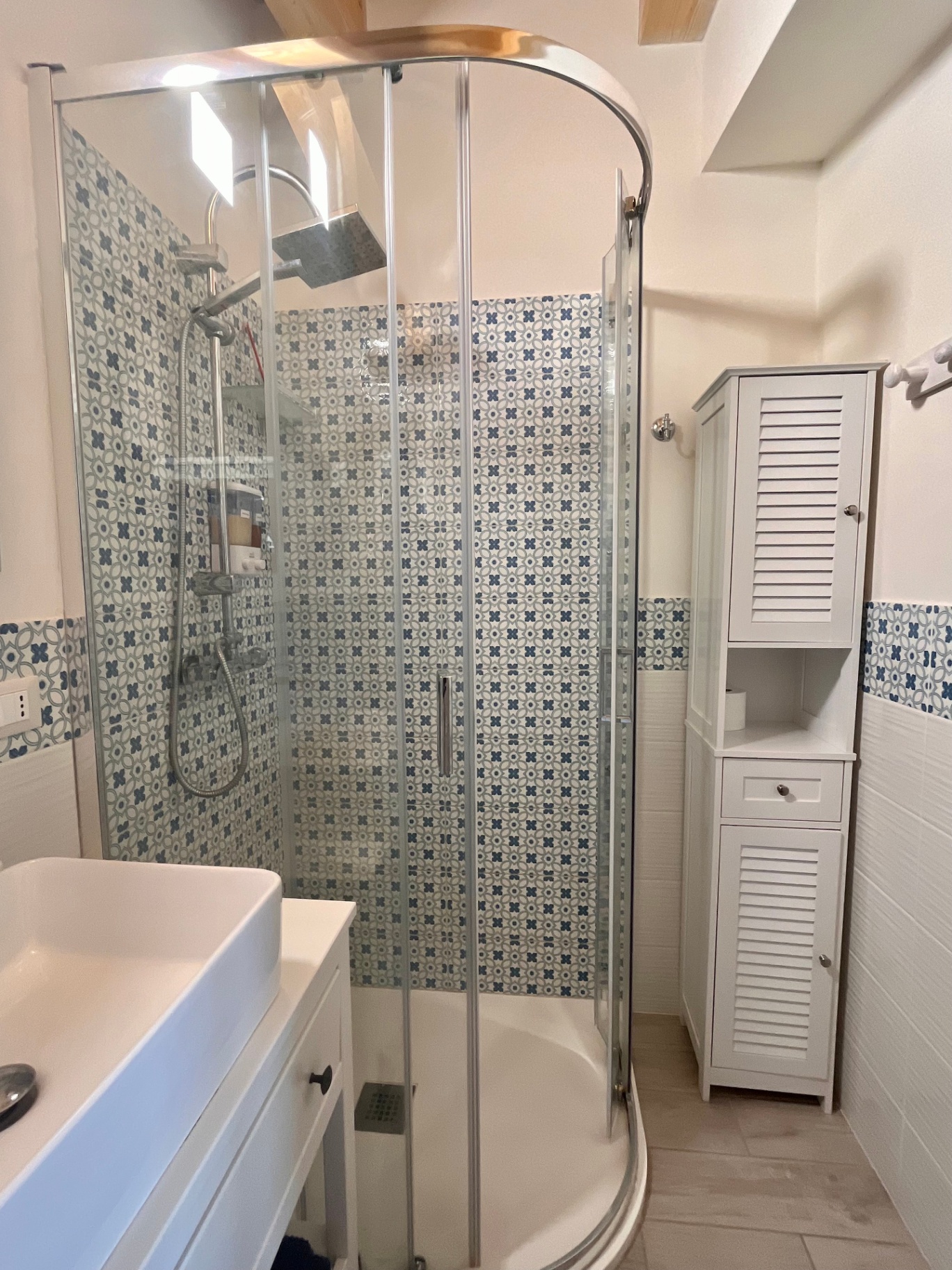 Two double bedrooms with Mediterranean view at The Blue Window holiday home in Augusta, Sicily